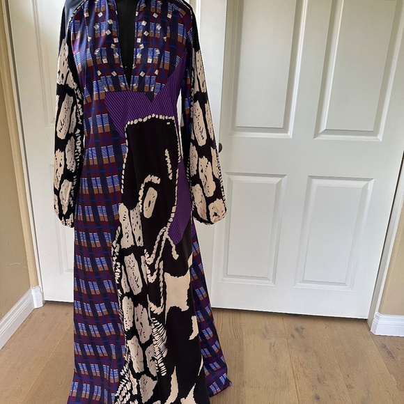 Long Elegant Resort Casual Dress with long sleeves! - Picture 4 of 7